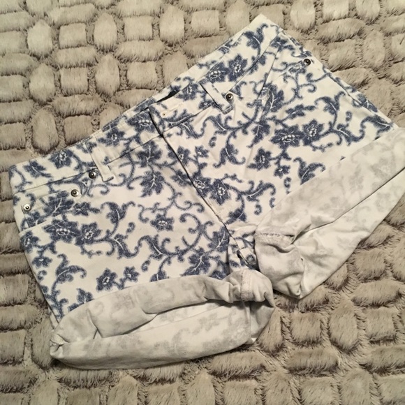 Vintage LRL Floral Roll Up Shorts
